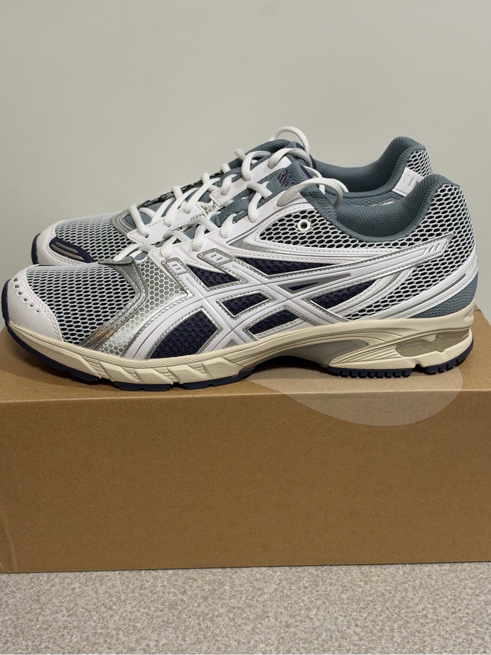 ASICS Gel-DS Trainer 14 White Pure Silver Size 12 Men NEW 1203A607-100